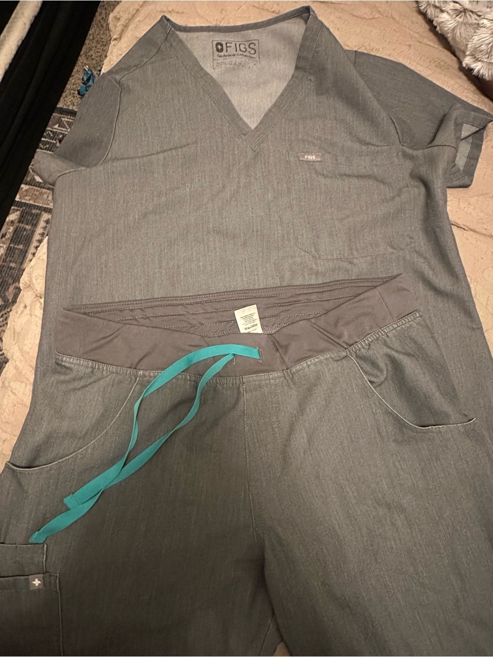FIGS Gray Cade Cargo Set Scrub Pants - Slate (Medium)